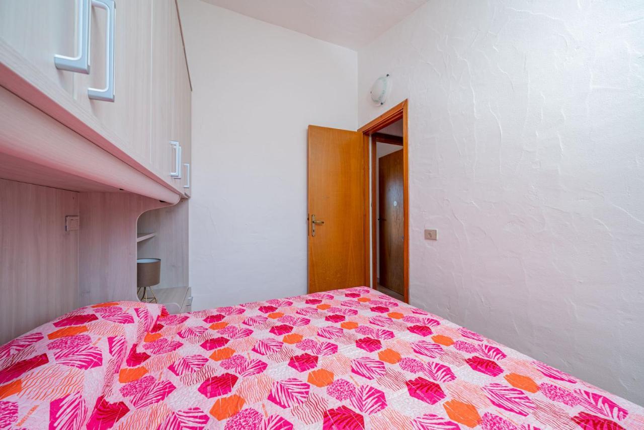 Appartamento Residenziale Trilocale 6 Posti Letto Via Oristano 산테오도로 외부 사진
