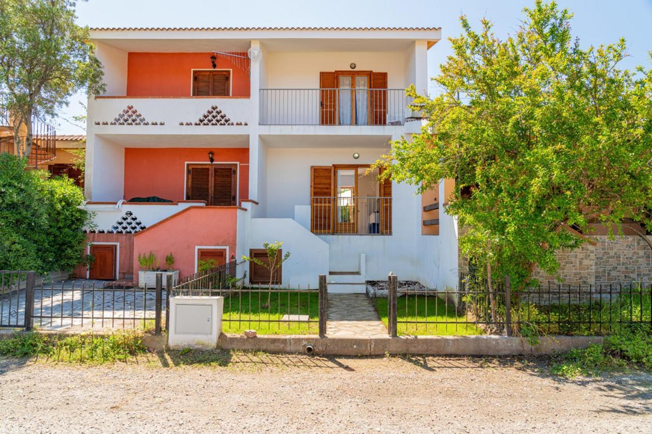 Appartamento Residenziale Trilocale 6 Posti Letto Via Oristano 산테오도로 외부 사진